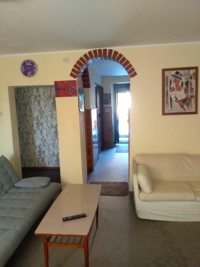 Hostel Trajan Доні-Мілановац Екстер'єр фото