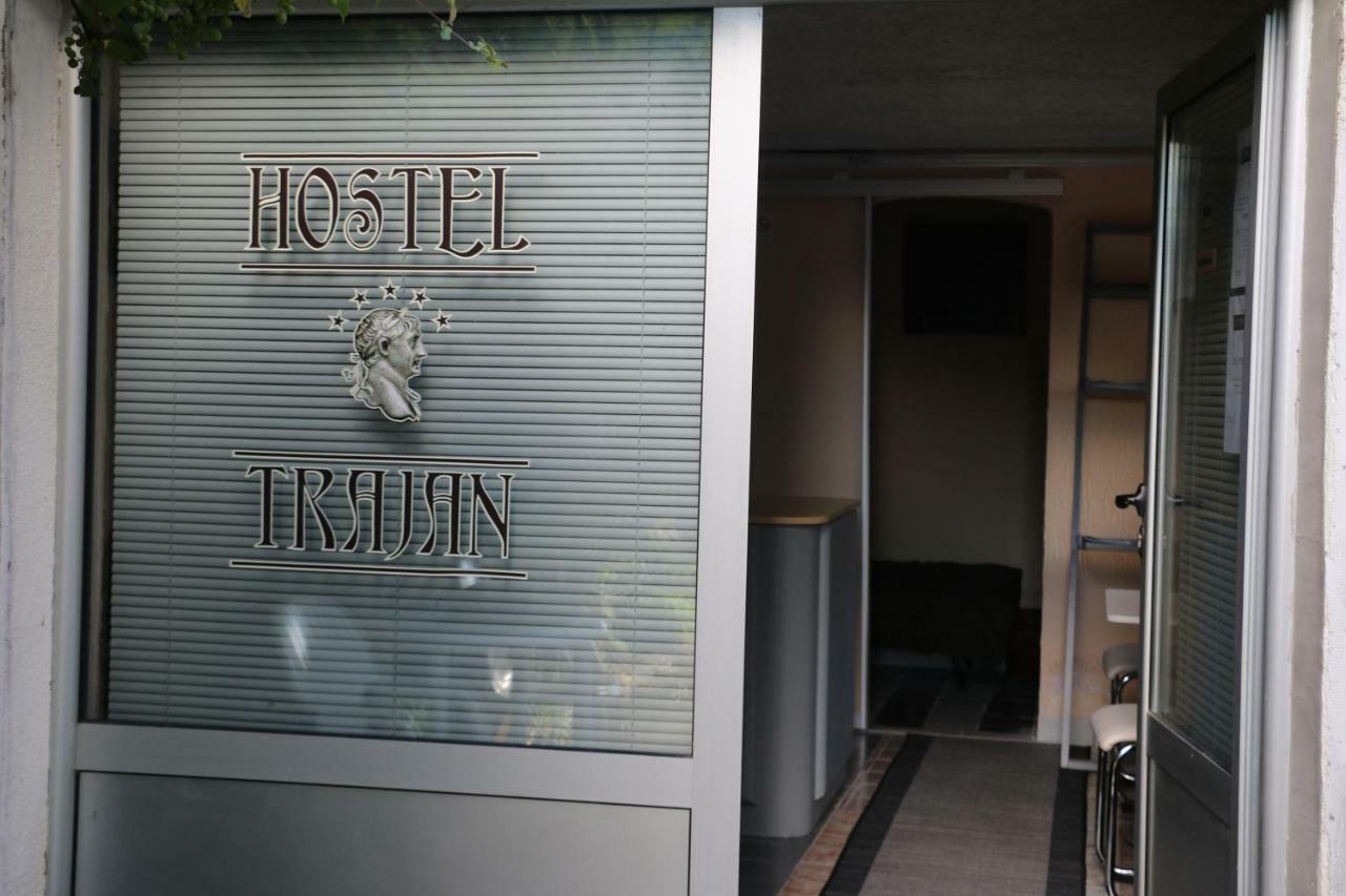 Hostel Trajan Доні-Мілановац Екстер'єр фото
